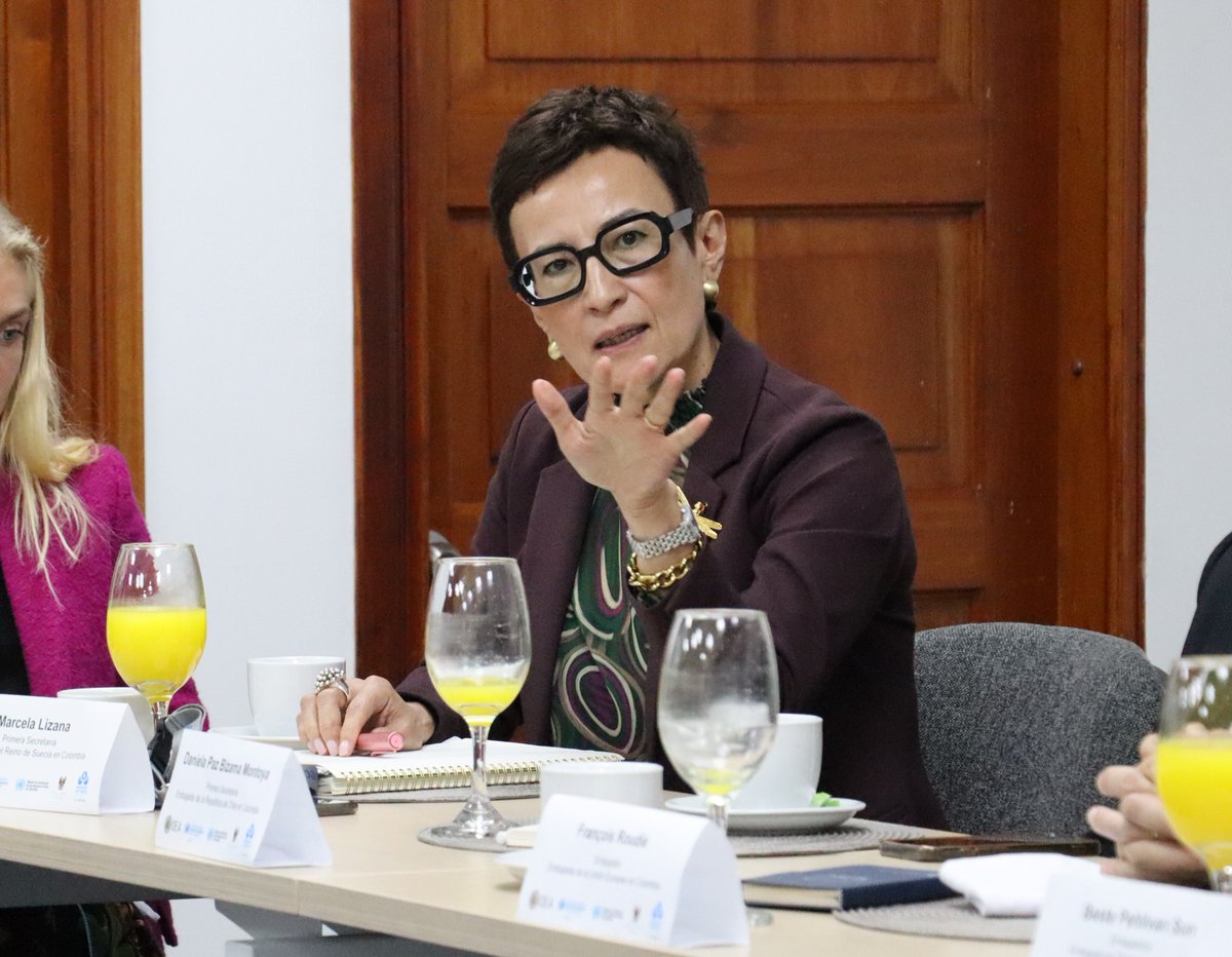 MAPPOEA's tweet photo. 🧵Nos reunimos en nuestra sede en torno a un esfuerzo colectivo, liderado por la @DefensoriaCol y acompañado por actores nacionales e internacionales, para respaldar algo esencial: la integridad del proceso electoral como base de la democracia

🗳️🇨🇴El “Compromiso por un Proceso Electoral Libre y en Paz” es una prioridad y una herramienta concreta para elevar la calidad del debate electoral y proteger las garantías democráticas. #MenosGritosMásRespeto👇
@AECID_es