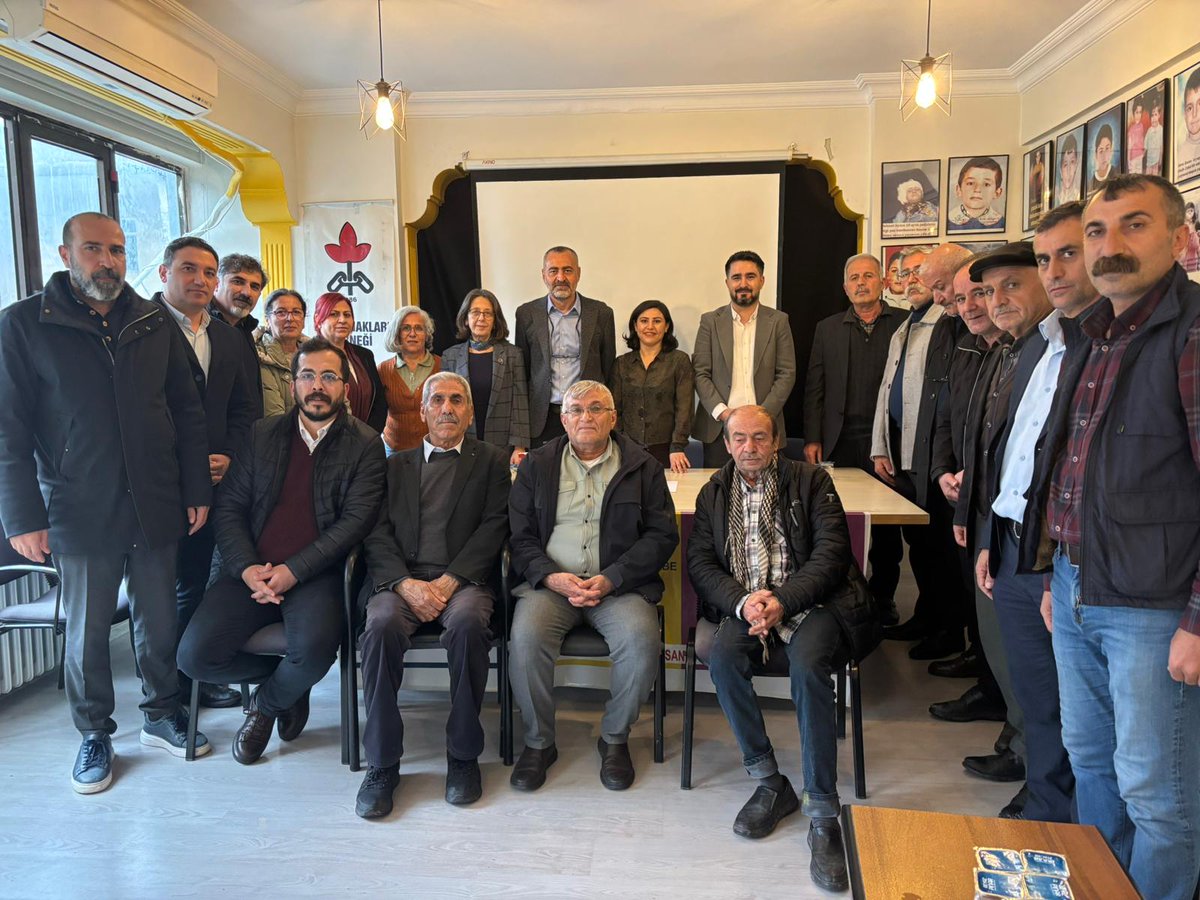 siirtihd's tweet photo. İHD Eş Genel Başkanları Siirt Şubemizi Ziyaret Etti.

Bugün İnsan Hakları Derneği (İHD) Eş Genel Başkanları @OyaErsoy ve @CihnAydin, MYK üyeleri ve Amed Şube Eş Başkanı Ercan Yılmaz, Siirt Şubemizi ziyaret ederek şube yönetimimiz ve üyelerimizle bir araya geldi. https://t.co/nIVvw0uReQ