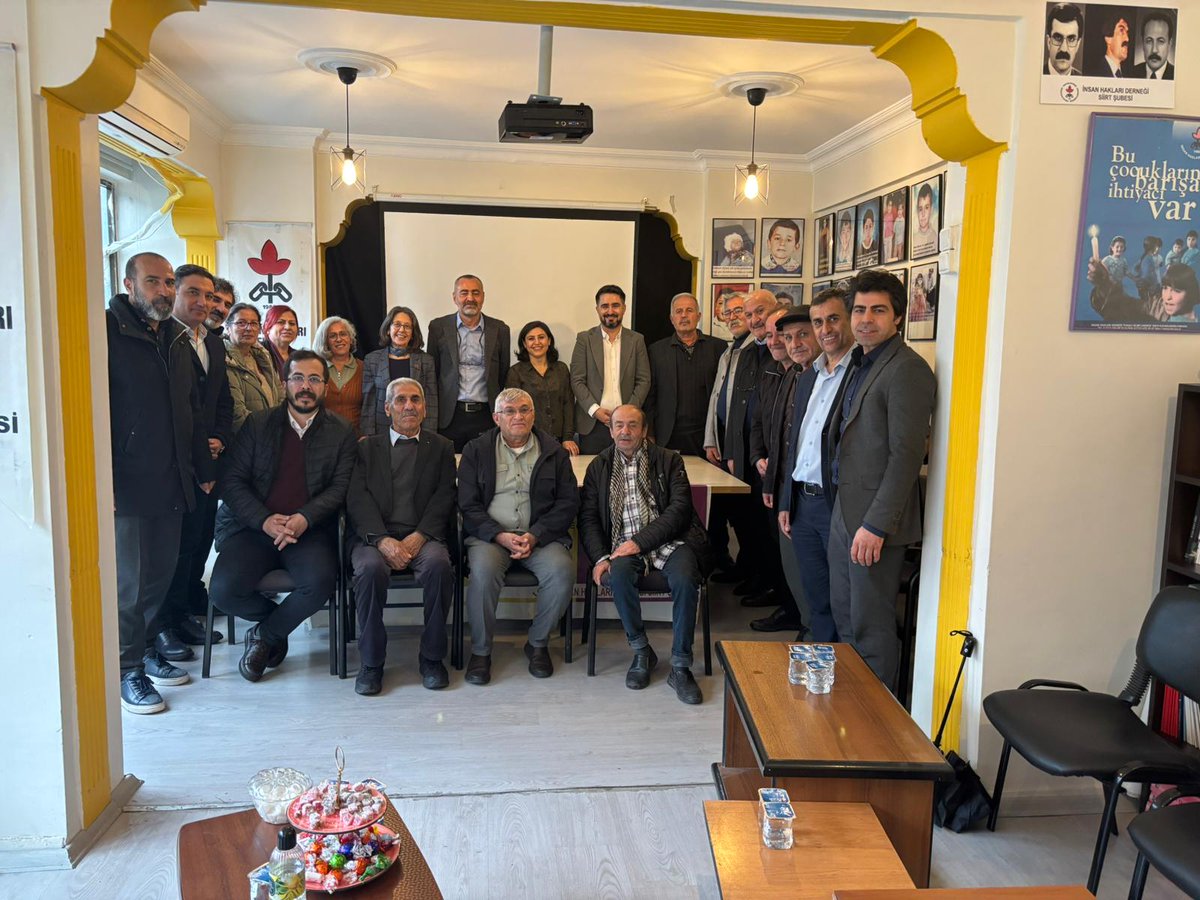 siirtihd's tweet photo. İHD Eş Genel Başkanları Siirt Şubemizi Ziyaret Etti.

Bugün İnsan Hakları Derneği (İHD) Eş Genel Başkanları @OyaErsoy ve @CihnAydin, MYK üyeleri ve Amed Şube Eş Başkanı Ercan Yılmaz, Siirt Şubemizi ziyaret ederek şube yönetimimiz ve üyelerimizle bir araya geldi. https://t.co/nIVvw0uReQ