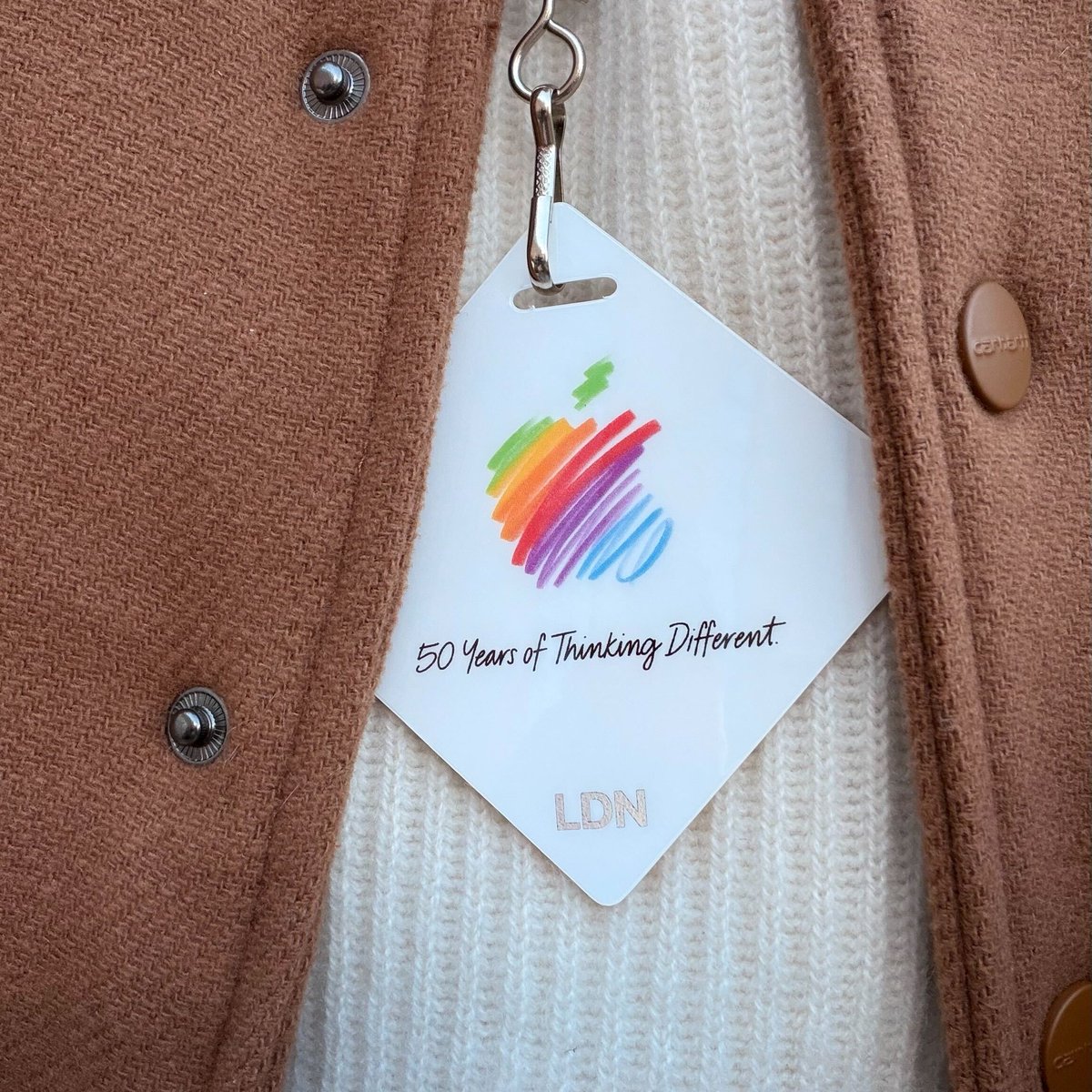 MacRumors's tweet photo. We have @ihxrtlxy in London today for Apple's next 50th anniversary celebration! 🇬🇧 🎶 https://t.co/RqUT5tcPpe