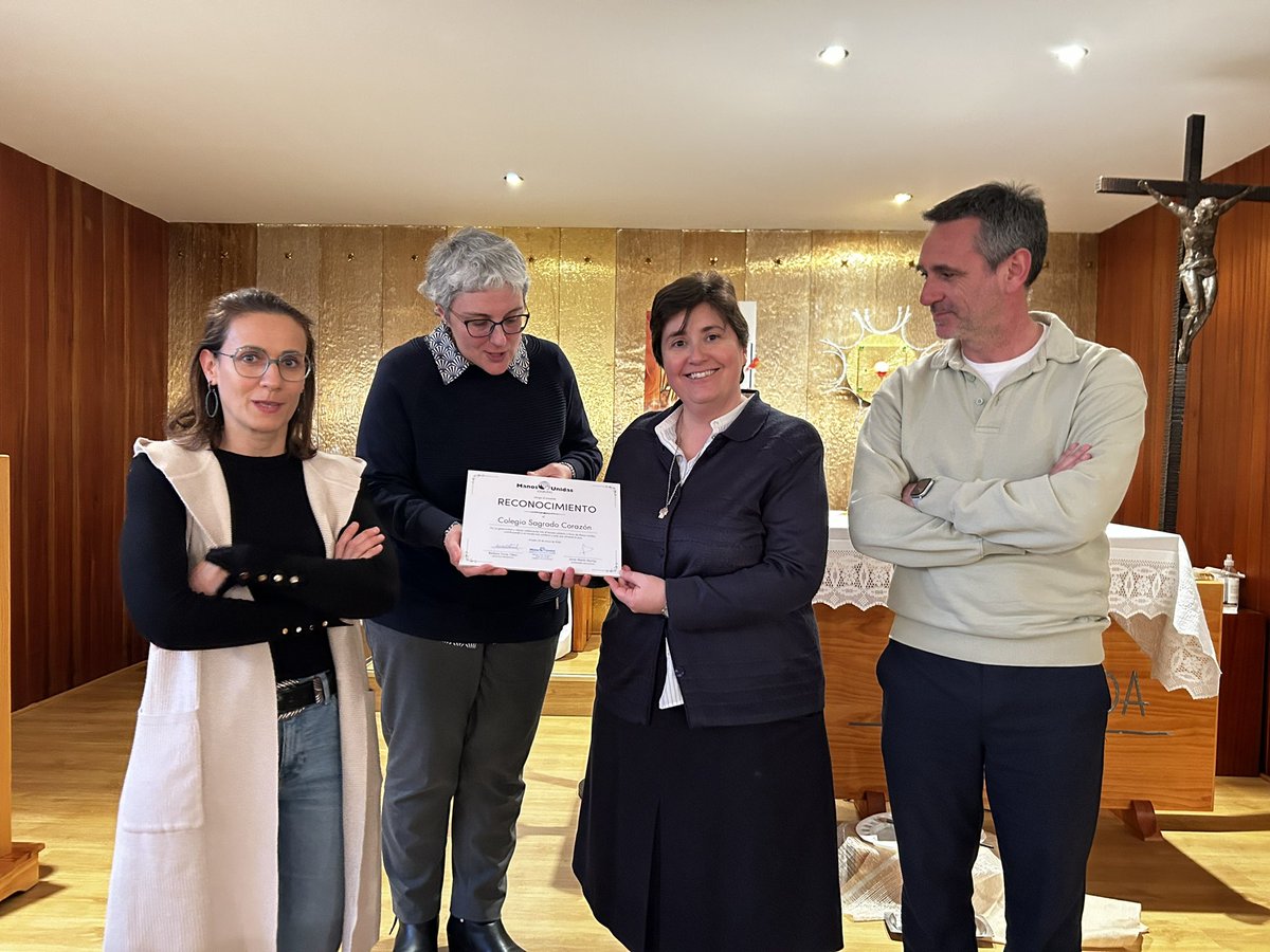 Hoy queremos felicitar a nuestras hermanas en el día de la renovación de sus votos y por ser un ejemplo de humildad, servicio y cercanía en el centro. 
Ha sido un día entrañable lleno de momentos únicos. Gracias a todos por acompañarnos.