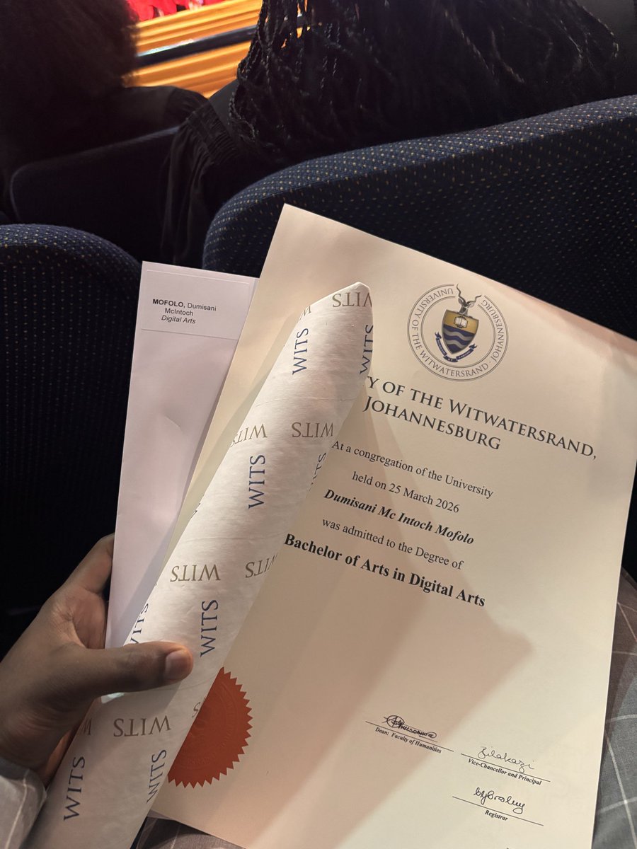6ixsix9's tweet photo. Wits GRADUATE w a double major in Advanced Game Dev and Interactive Media. Conquered that edge !
#witsforgood #witsedge https://t.co/R4jLH8ilJh