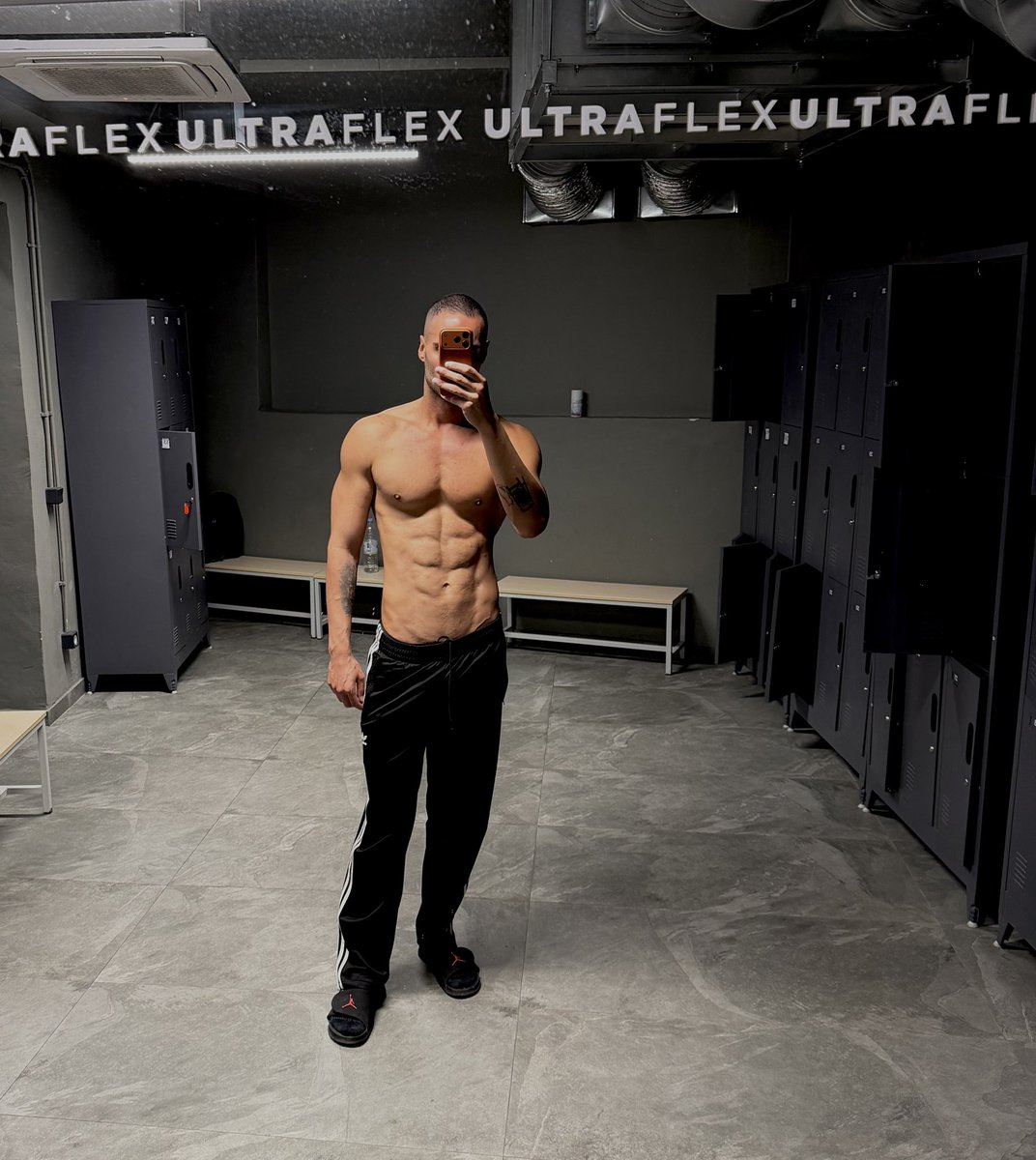 billy_mes tweet media