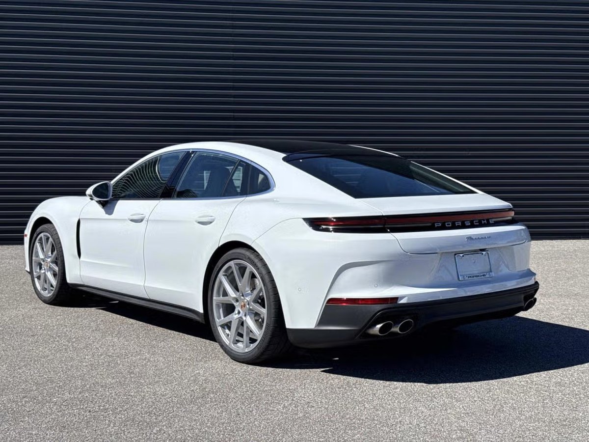 PorscheJax's tweet image. The 2026 Porsche #Panamera in Carrara White Metallic with Black and Limestone Beige interior brings four-door versatility together with genuine Porsche performance.

Contact #Porsche #Jacksonville @ 904-425-5555. Details: bit.ly/4sdQOs9

Stock No. ETL001469