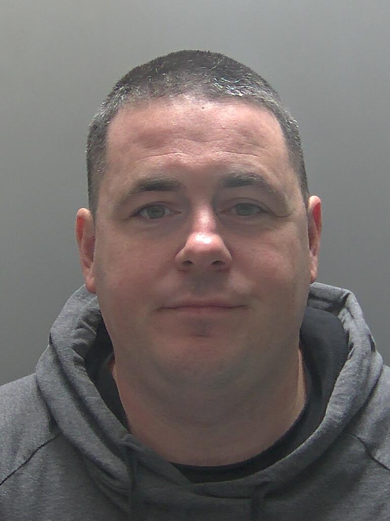 HertsPolice's tweet image. A man has been jailed after throwing an unprovoked punch which killed a ‘wonderful Dad and loving husband’ in #HemelHempstead.

David Lewis, aged 38, of Fennycroft Road in Hemel Hempstead, appeared at Luton Crown Court today (Wednesday 25 March). 

orlo.uk/PB3xg
