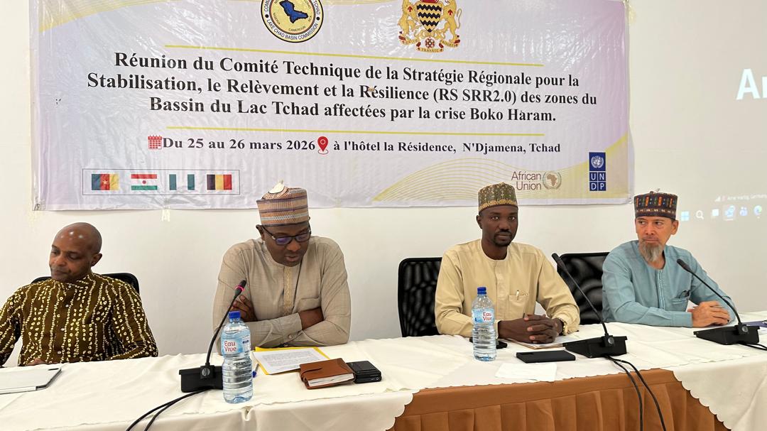 PNUD_Tchad's tweet image. 🇹🇩 Le PNUD réaffirme son partenariat stratégique avec la Commission du Bassin du Lac Tchad pour une #stabilisation durable de la région.

Approche locale, résilience communautaire et coordination régionale ont été au cœur des échanges.

#ReconstruireEnsemble