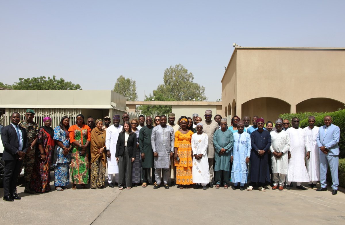 PNUD_Tchad's tweet image. 🇹🇩 Le PNUD réaffirme son partenariat stratégique avec la Commission du Bassin du Lac Tchad pour une #stabilisation durable de la région.

Approche locale, résilience communautaire et coordination régionale ont été au cœur des échanges.

#ReconstruireEnsemble