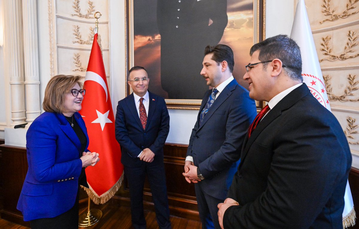 Adalet Bakan Yardımcımız Sayın Burak Ceyhan, Gaziantep Valisi Sayın Kemal Çeber, Gaziantep Büyükşehir Belediye Başkanı Sayın Fatma Şahin ve Genel Müdürümüz Sayın Çelebi Yılmaz'ın katılımlarıyla; Genel Müdürlüğümüz ile Gaziantep Büyükşehir Belediyesi arasında iş birliği protokolü