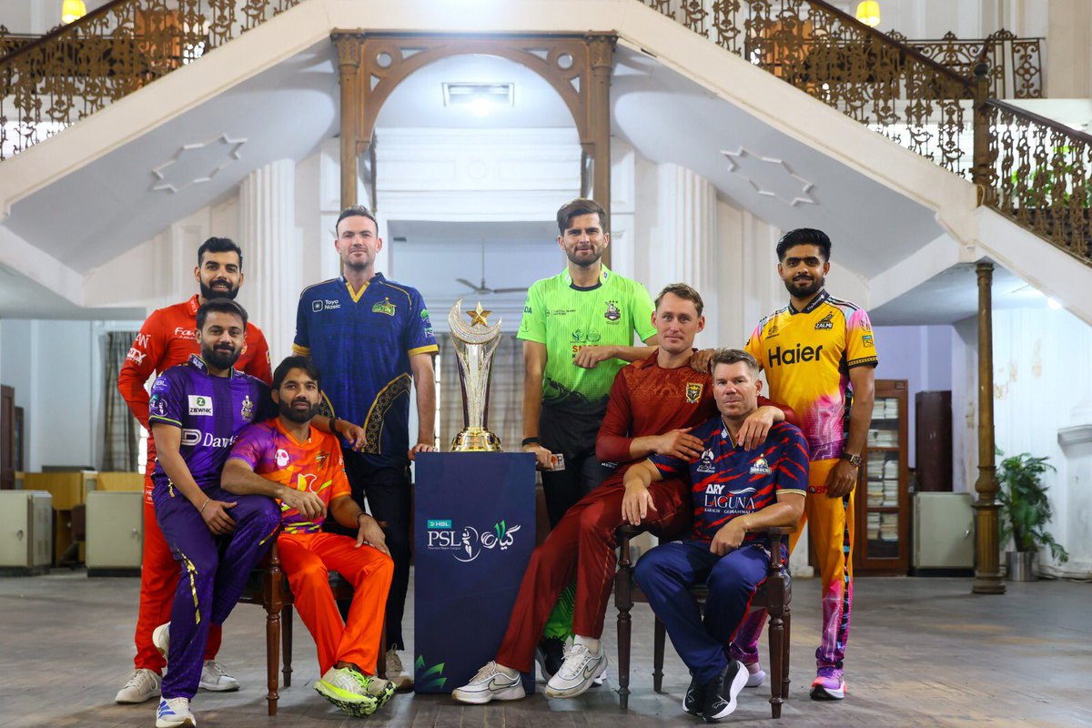 ZalmiTVPashto's tweet image. پي ایس ایل یوولسم ټرافۍ سره د کپتانانو عکسونه 
Captain Shoot with PSLXI Trophy 
#PSLXI #Trophy #ZalmiTvPashto