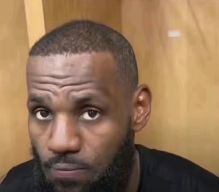 saf seeing bts 🪭 tweet media