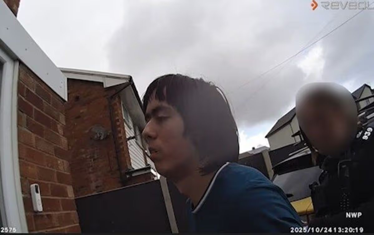 BPINewsOrg's tweet image. Tristan Roberts, 18, has been jailed for life after luring his mother Angela Shellis to a park in Prestatyn and recording a four-hour attack that ended in her death. 

The court heard he planned the killing, posted threats online and later boasted about it. 

#UKCourts