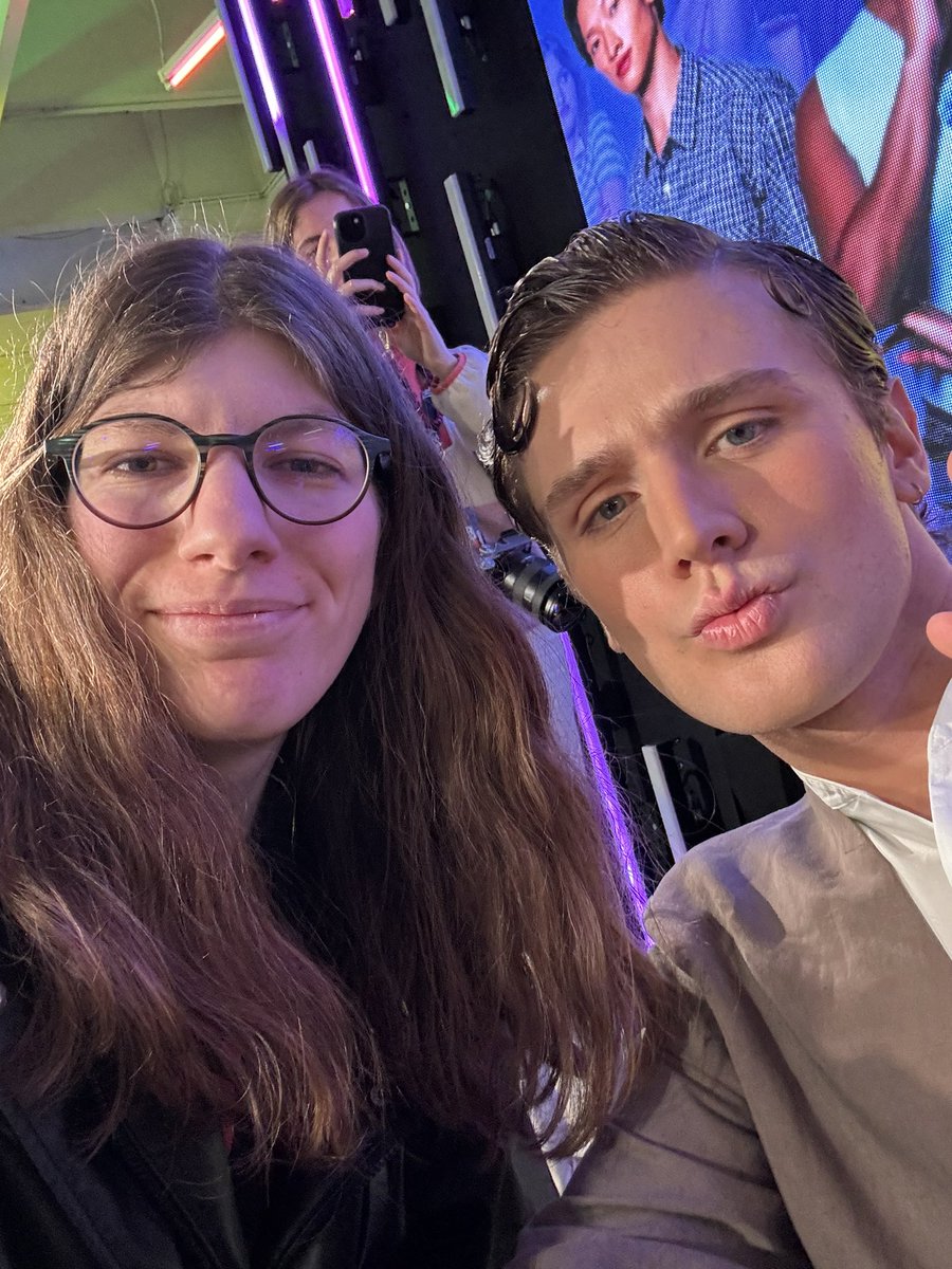 clara ✌🏼 tweet media