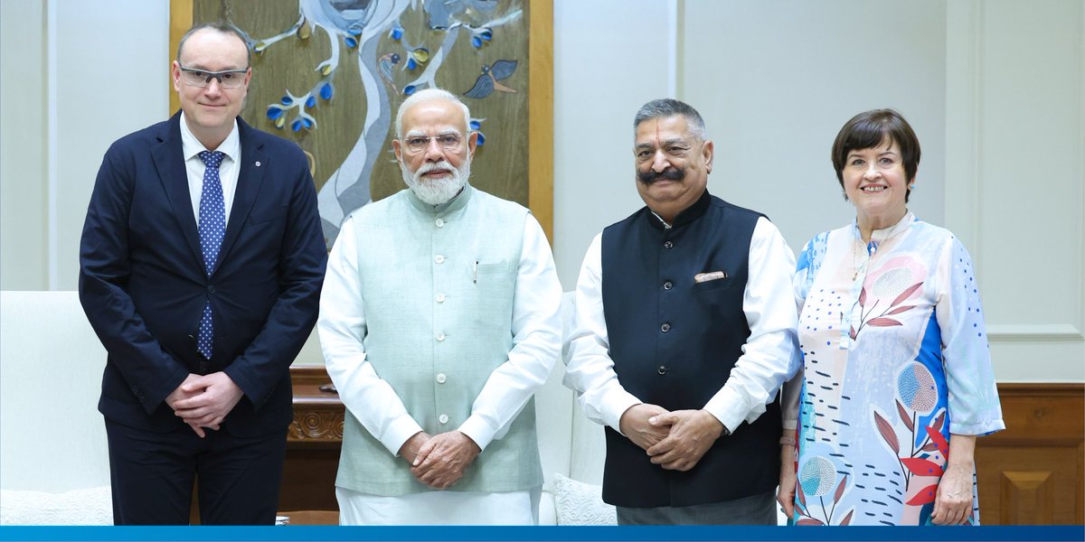 SkodaGroupEN's tweet image. Our CEO Petr Novotný met with PM @narendramodi in New Delhi, the first-ever Czech CEO to do so.

Our vision for India:
🌍 Global export hub
🎓 Škoda Academy
💻 Digitalization

Driving the future of #SmartMobility together. 🚄