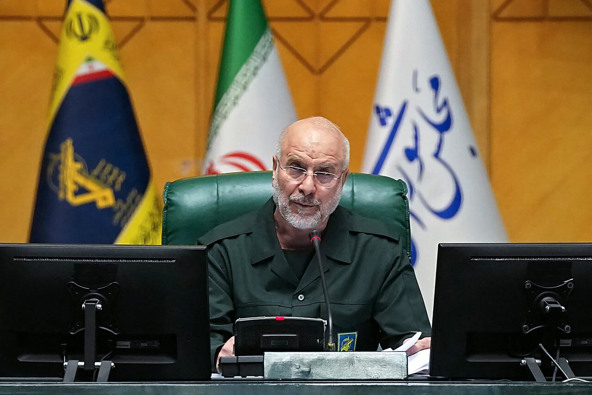 CryptoSavingExp's tweet photo. BREAKING 🚨 Iran just confirmed that intelligence shows U.S. and Israel are planning to invade an Iranian island with regional support. https://t.co/5nAQvRgNSr