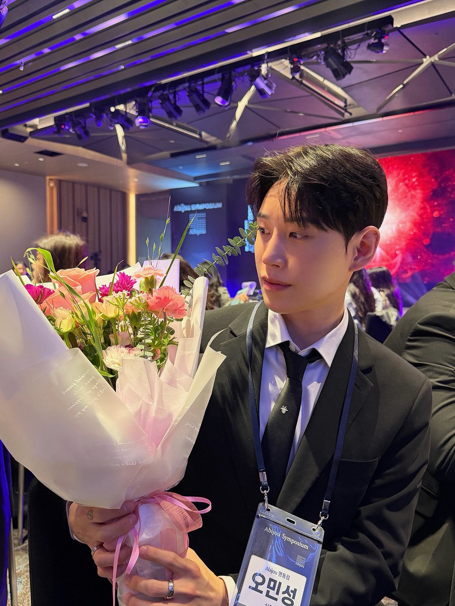 특이한거하네 tweet media