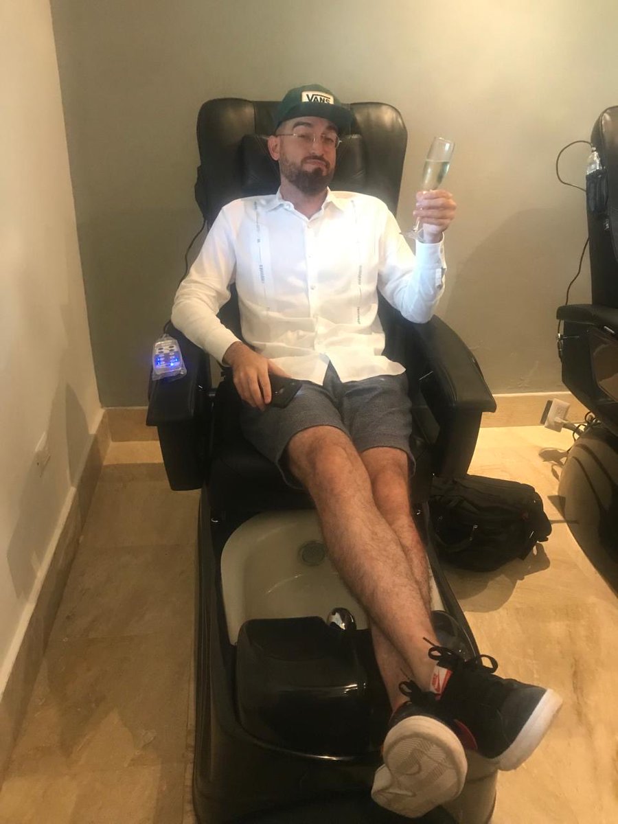 Famasloop tweet media