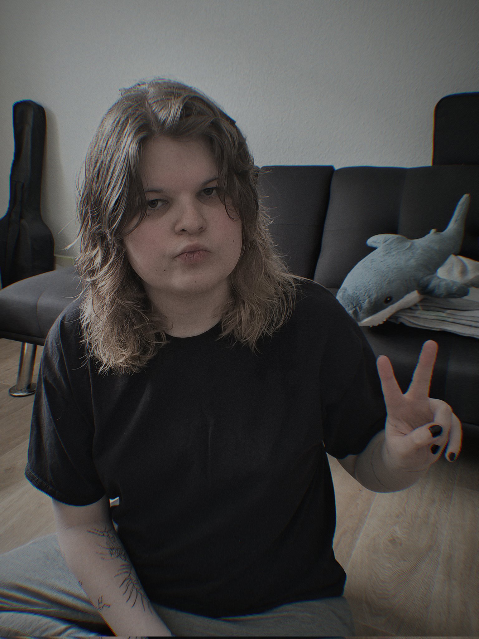 New hair cut :3 woof woof #grunge #wolfcut #haircut #goth #tattoo #chubbygirl #chubby #transgender https://t.co/4MoZXctden