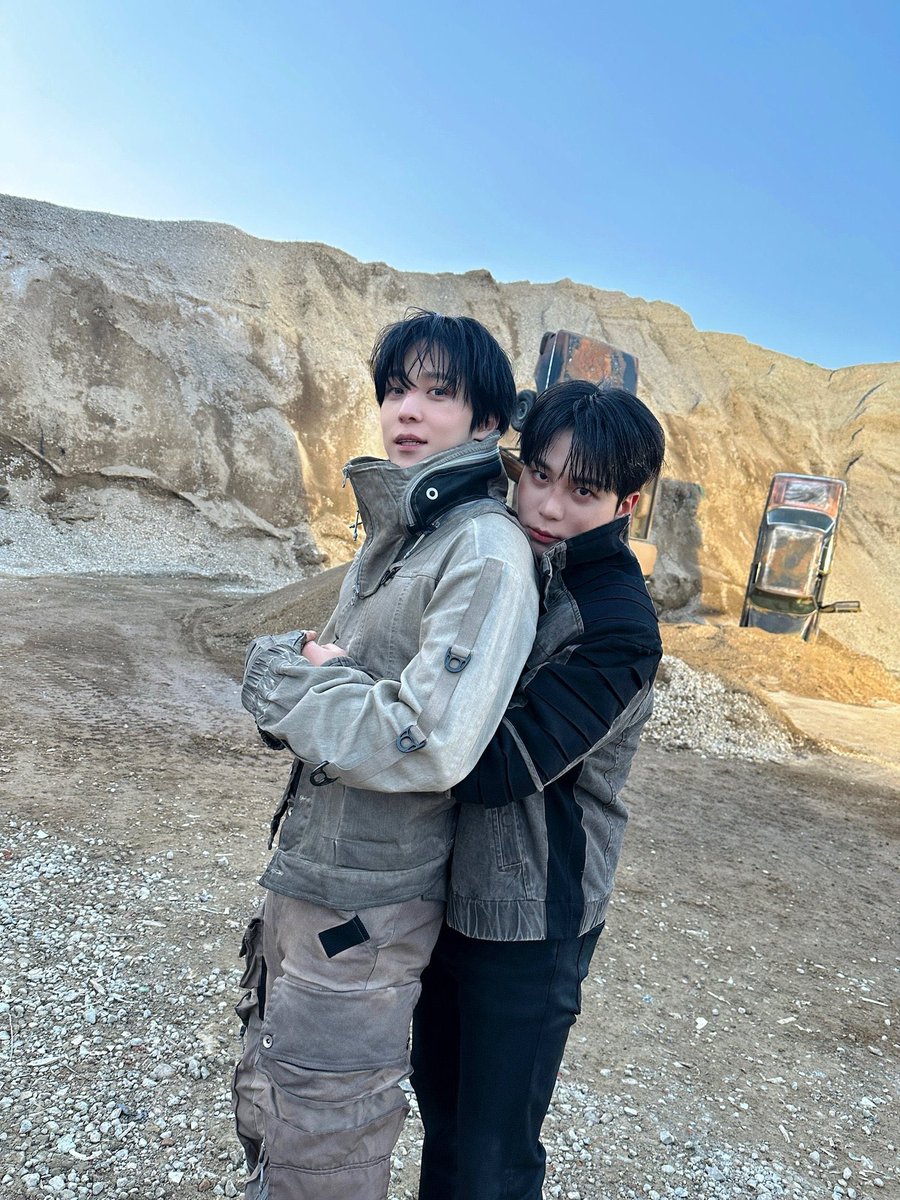 topaz_rex tweet media