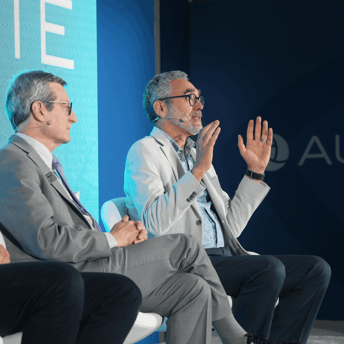 Automate Show tweet media