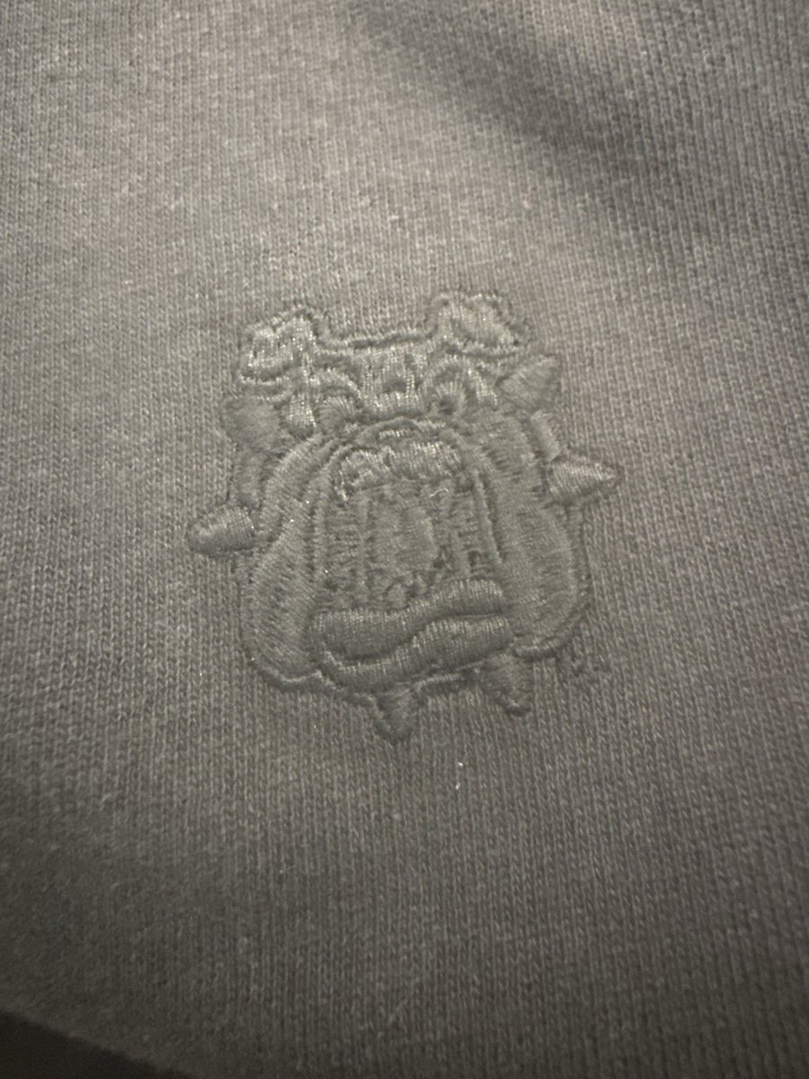 BulldogLocker's tweet photo. Embroidered logo on the left chest on the front https://t.co/WX6j6pEGQs