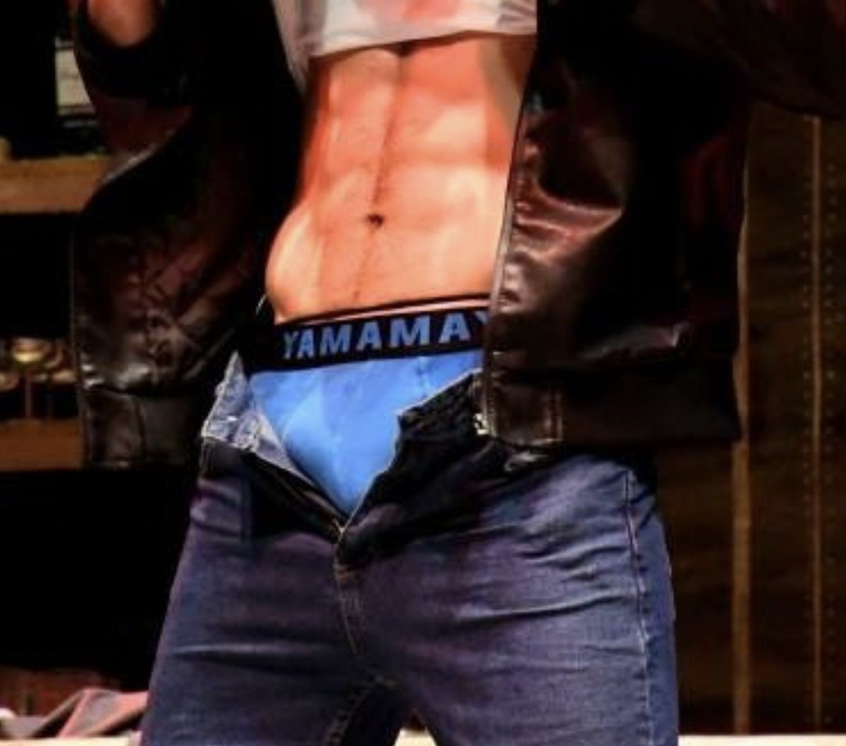 italian_bulges tweet media