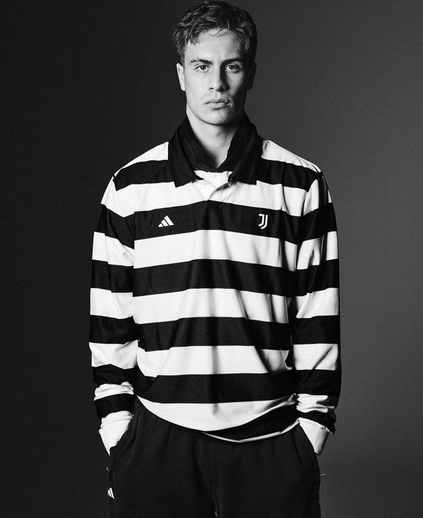 IamCharles_00's tweet photo. Juventus 4th Kit Now Available 

🏷️ 25,000 https://t.co/e077vmFWL6