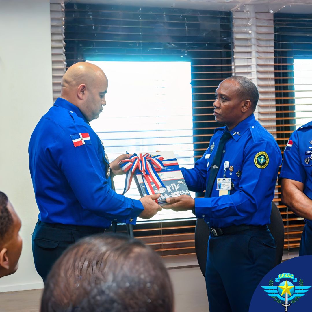 Cuerpo Especializado en Seguridad Aeroportuaria tweet media
