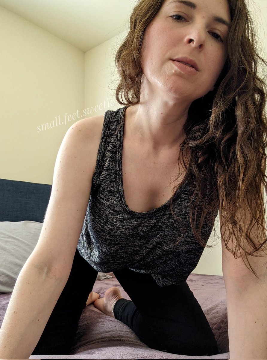 SmallFeetSweetie tweet media
