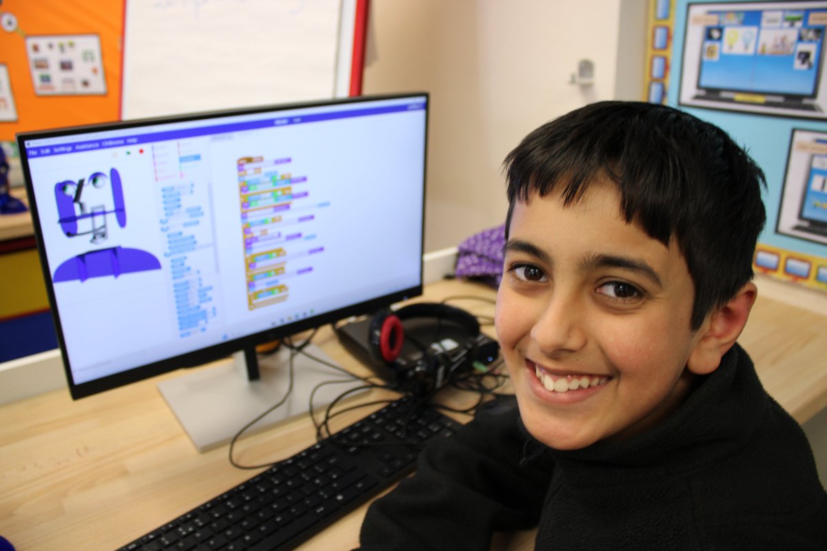 Mrs Harris tweet media