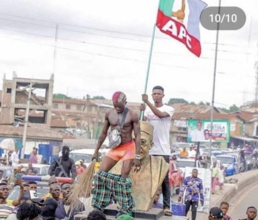 Christosin tweet media