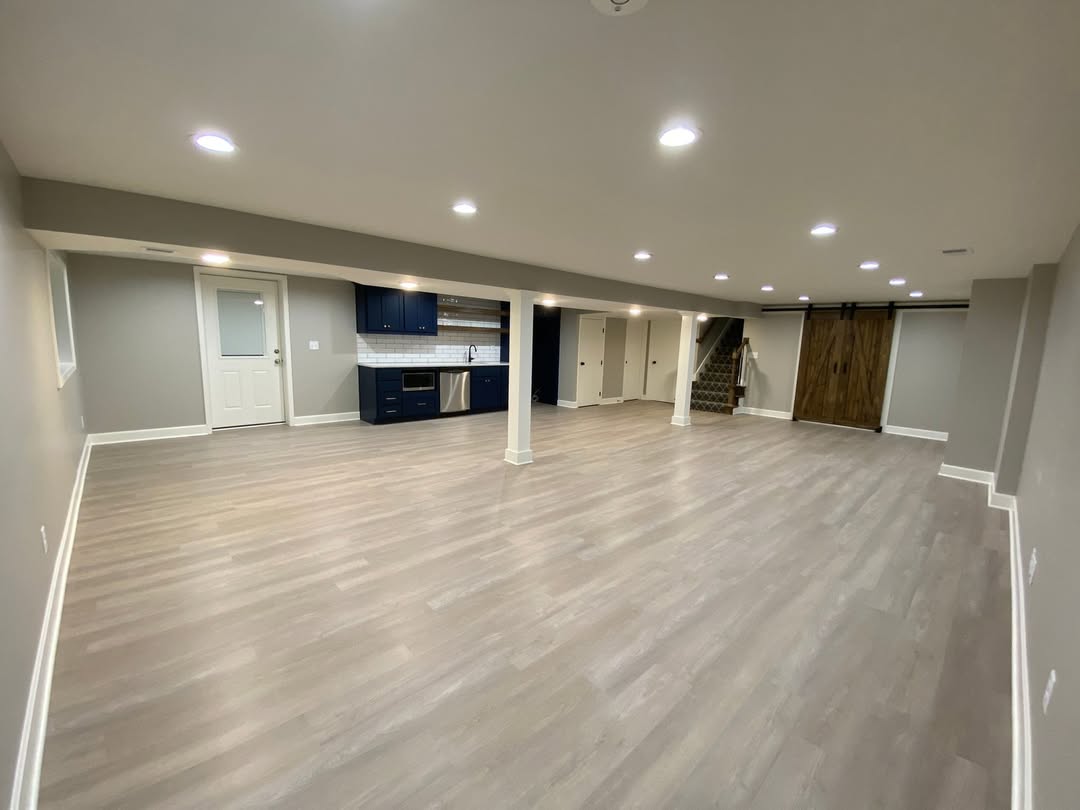 EmpireRemodelKC's tweet image. Creating spaces where comfort meets craftsmanship. Another home project completed with attention to every detail.

#HomeProjects #HouseUpgrade #HomeRenovation #DesignInspo #ModernInteriors #RemodelingLife #HouseGoals #BuildAndDesign #TransformationComplete #QualityWorkmanship