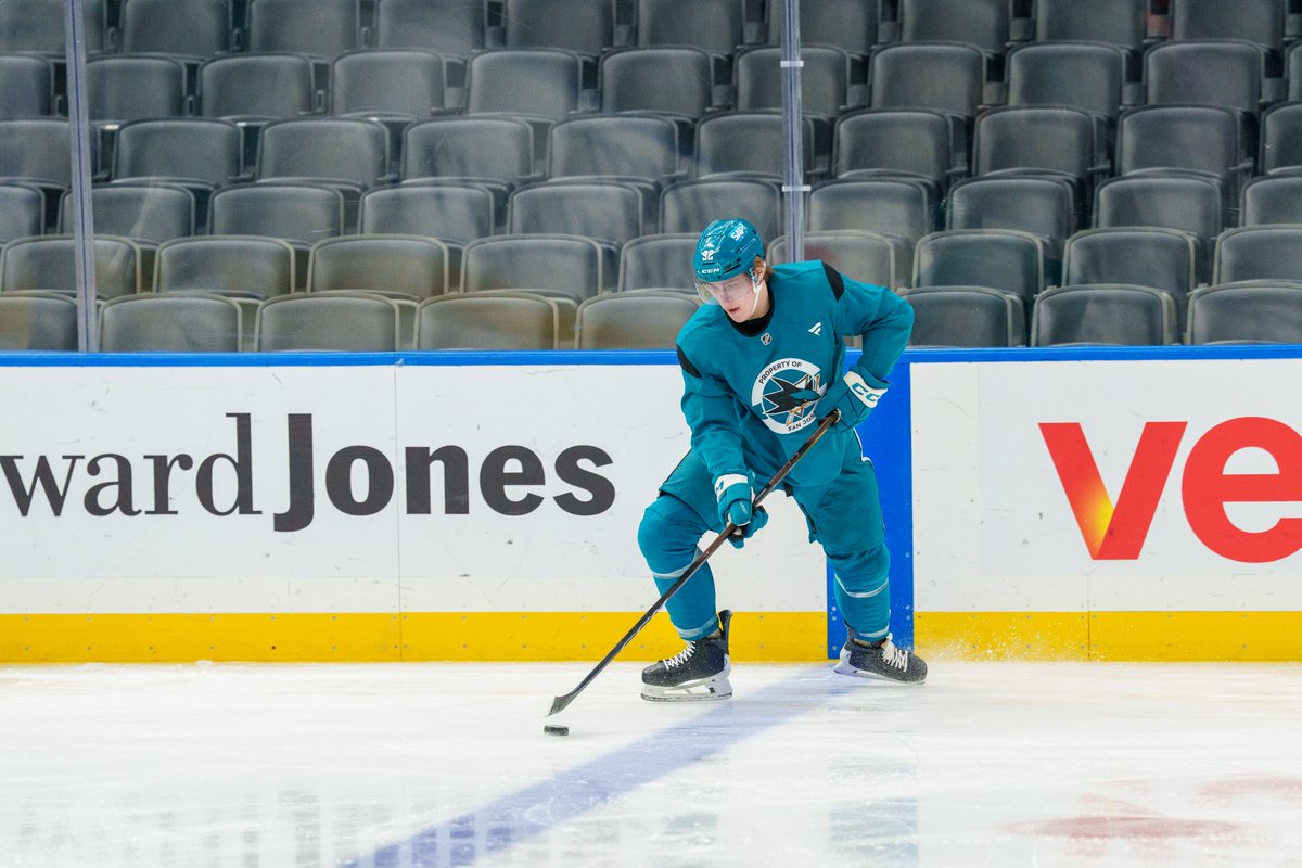SanJoseSharks's tweet photo. Wednesday morning reps. 👊 https://t.co/MZBuy3z545