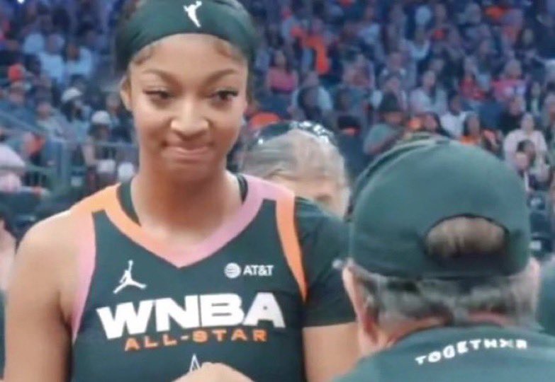 mika ★ tweet media