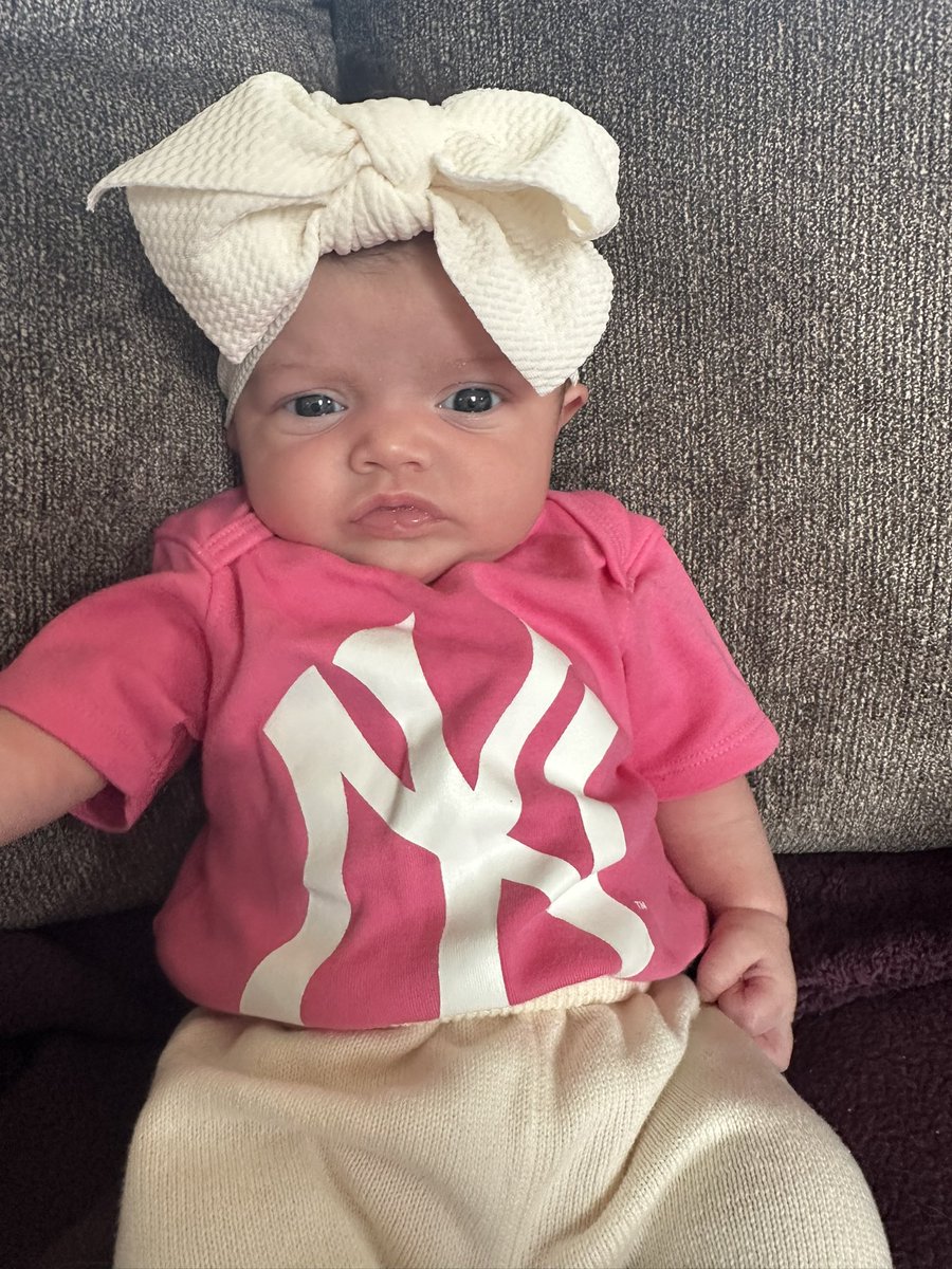 Laurieggoo tweet media