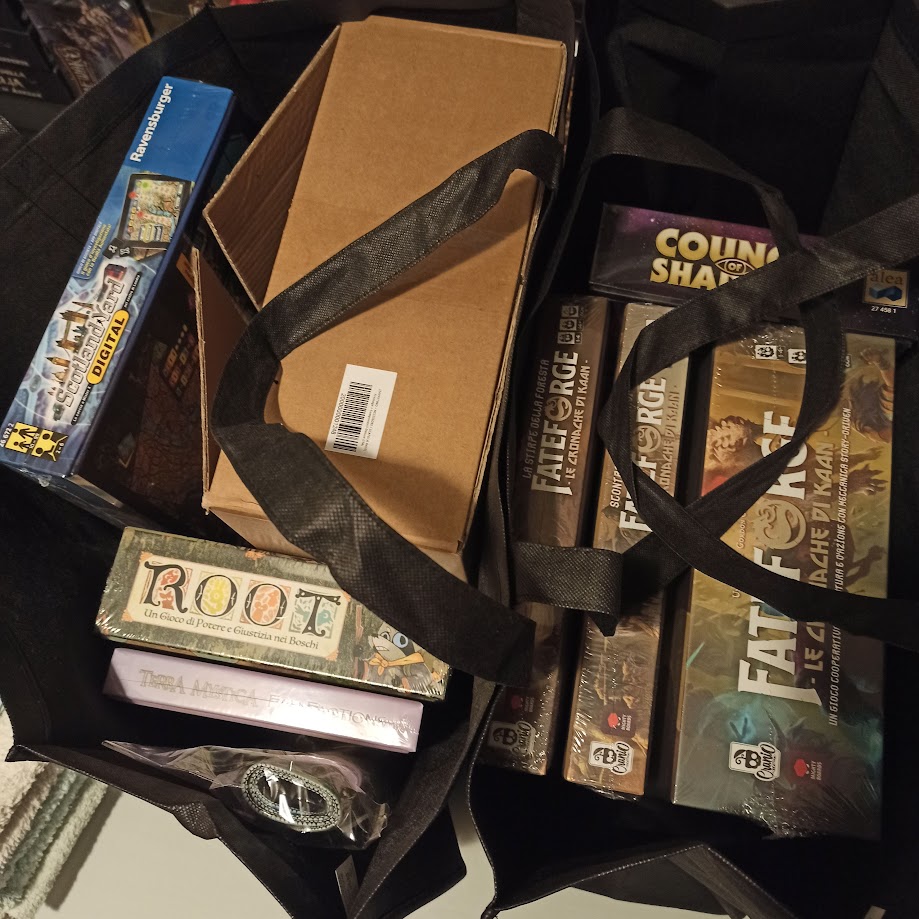 boardgamelive's tweet photo. Vi presento il bottino dell'ultimo viaggio all'outfit di Fantasia a rovereto 😊 nella scatola c'è Fromage con tanto di tappetino e pezzi deluxe ^^ https://t.co/CALIftfjo3