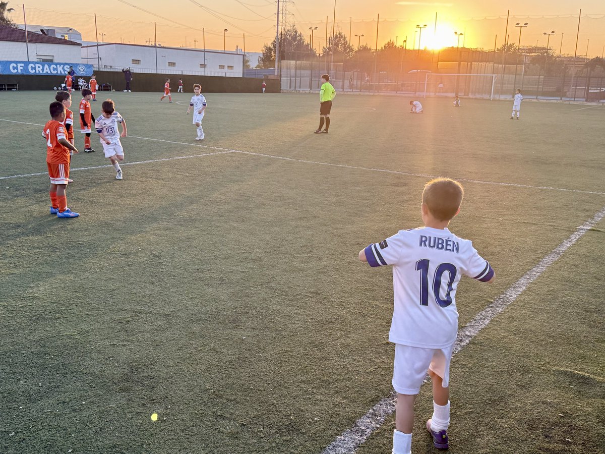 C.F. CRACKS tweet media