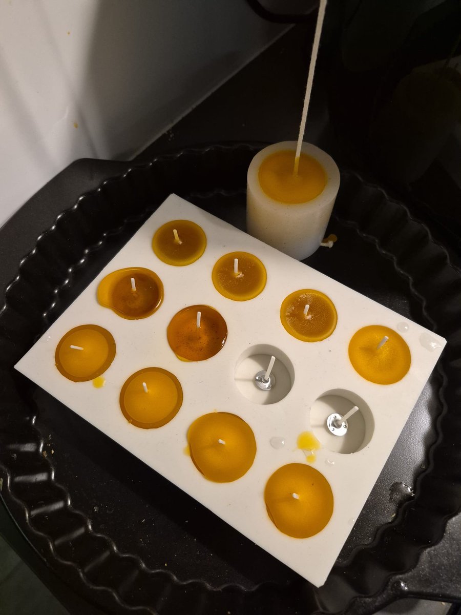 jellychronicles's tweet photo. Very busy with beekeeping course got 2kg of free beewax so started making candles out of it #jellychronicles_rl #beekeepingchronicles https://t.co/FCKXNJbV6l