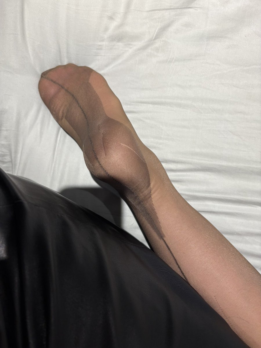 Jess (legs,legs) tweet media