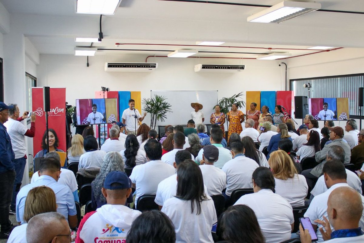 entrecomunes's tweet image. #Noticia | Unacom inicia 1era avanzada de formación de profesores especialistas

#Unacom
#25Mar 
🔗unacom.edu.ve/2026/03/25/una…