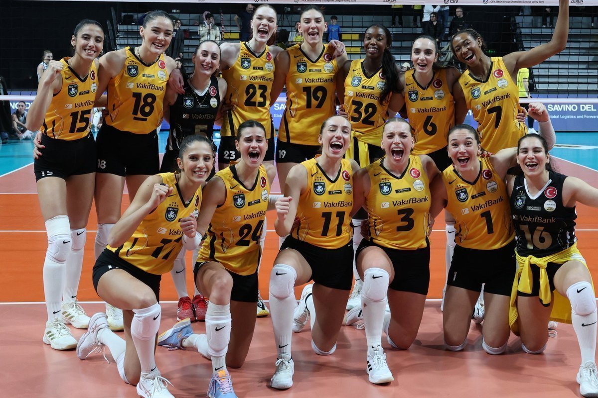 ahmetmss's tweet photo. VakıfBank bu sezonun en hazır takımı olduğunu bir kez daha gösterdi. Finalde de sahaya damga vurdular. https://t.co/ltcThbwmwo