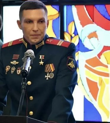 PLuWex's tweet photo. Ещё один наш боец 2 дня назад был награждён Золотой Звездой Героя России. Это Денис Свиридов

Дело было осенью 2025-го под Владимировкой. Он попал в окружение и оказался один на один с врагом. Заняв круговую оборону парень удерживал стратегически важную позицию в течении 44 дней https://t.co/Bu5PFgbAcX