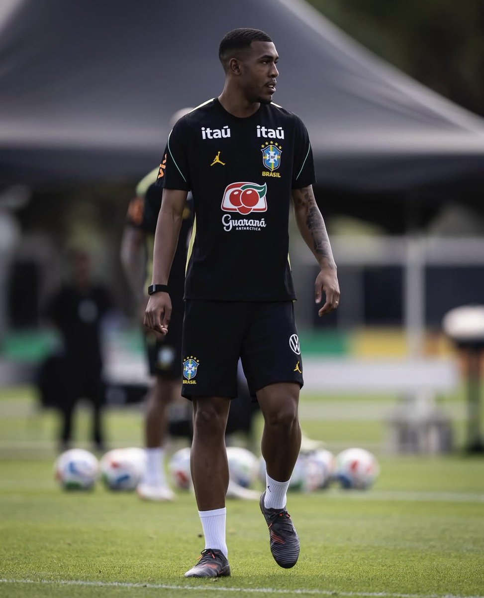 🇧🇷💢| O cria tá bem demais com a camisa da seleção 😍

📷| CBF