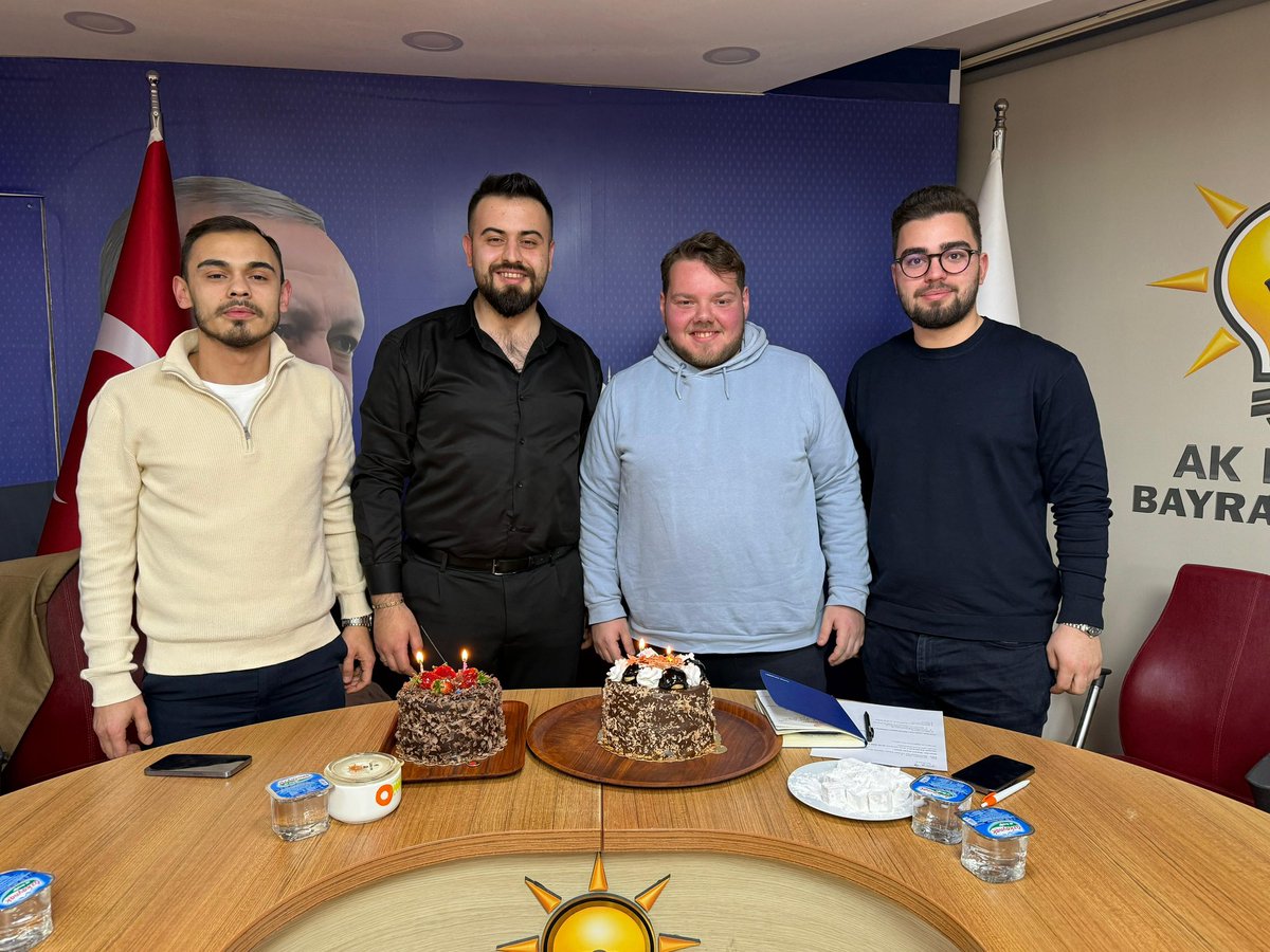 Gençlik Kolları Başkanımız <a href="/altnbyfrht/">Ferhat Altunbey</a> ‘in başkanlığında haftalık toplantımızı gerçekleştirdik. İl Yönetim Kurulu Üyemiz <a href="/Enesvanlioglu61/">Enes Vanlıoğlu</a> teşrif ettiler.
İstişare ve değerlendirmelerin yapıldığı toplantımızın, teşkilatımız adına hayırlara vesile olmasını temenni ediyoruz.

Yeni