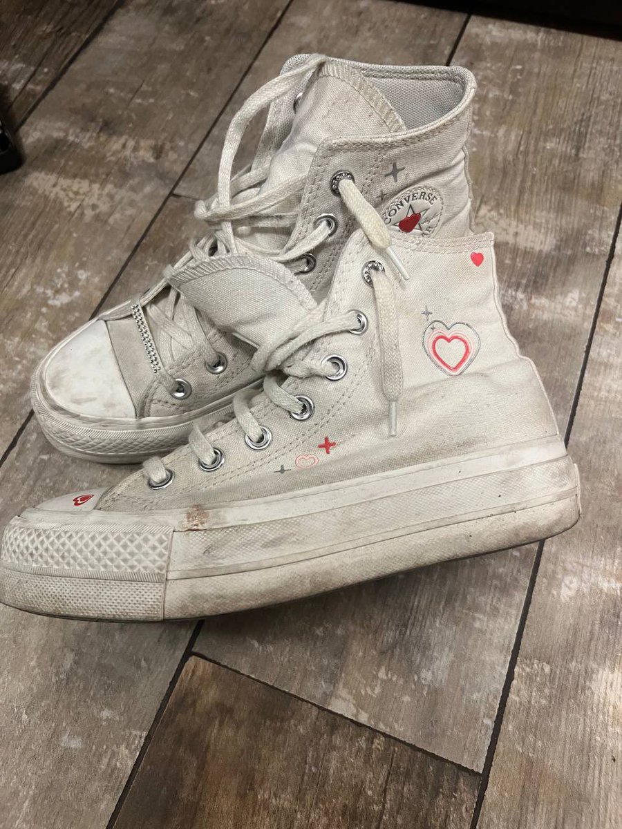 🥱 kitty who? tweet media