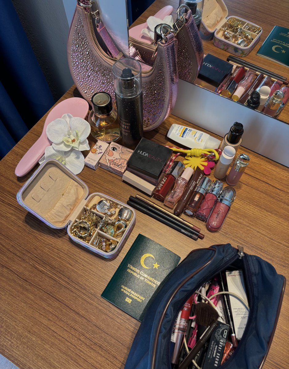 s✩༺☆༻✩ tweet media