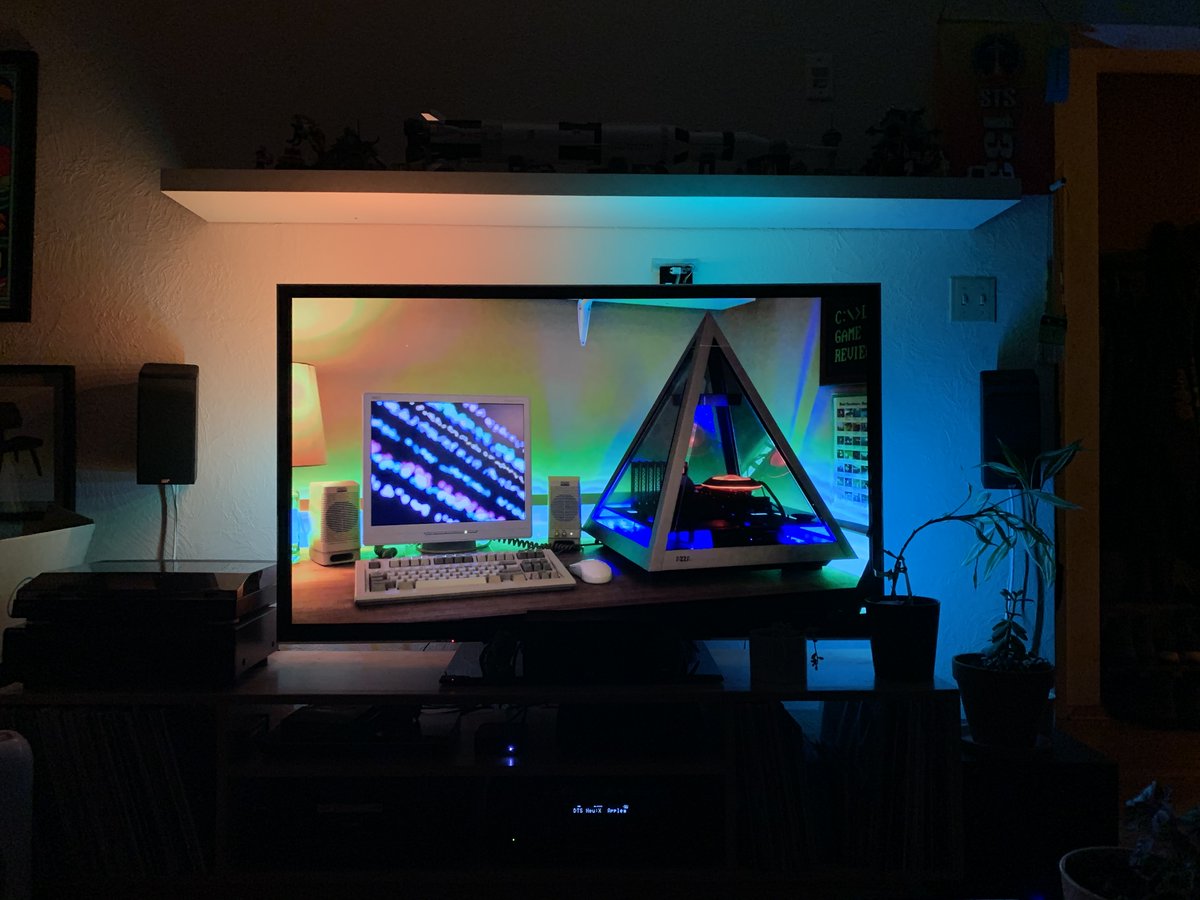 thecmcworld's tweet image. A #relaxed #Computer-#Night at #Home! 🌃😌💻🌃🏠🥱💤