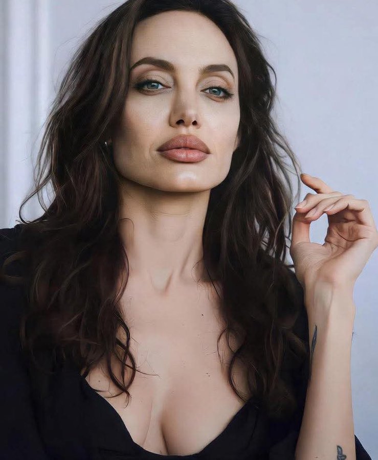 Angelina Jolie tweet media