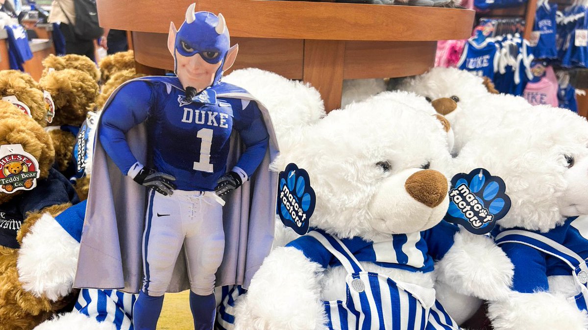 WorkingatDuke's tweet image. Jim Maloney from @DukeUnivStores and his colleagues welcomed Devlin, the Working@Duke correspondent, to the University Store for a recent workday.

Want Devlin to visit you? Complete the form: 
bit.ly/DevlinOnAssign…

#DevlinOnAssignment #WorkingAtDuke #GoDuke