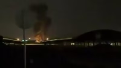 marquesinap's tweet photo. Un tanque de combustible en el aeropuerto de Kuwait sufrió un incendio tras un ataque con drones del régimen  ...

https://t.co/BeESKKFXMY https://t.co/QVPzmUHYwz