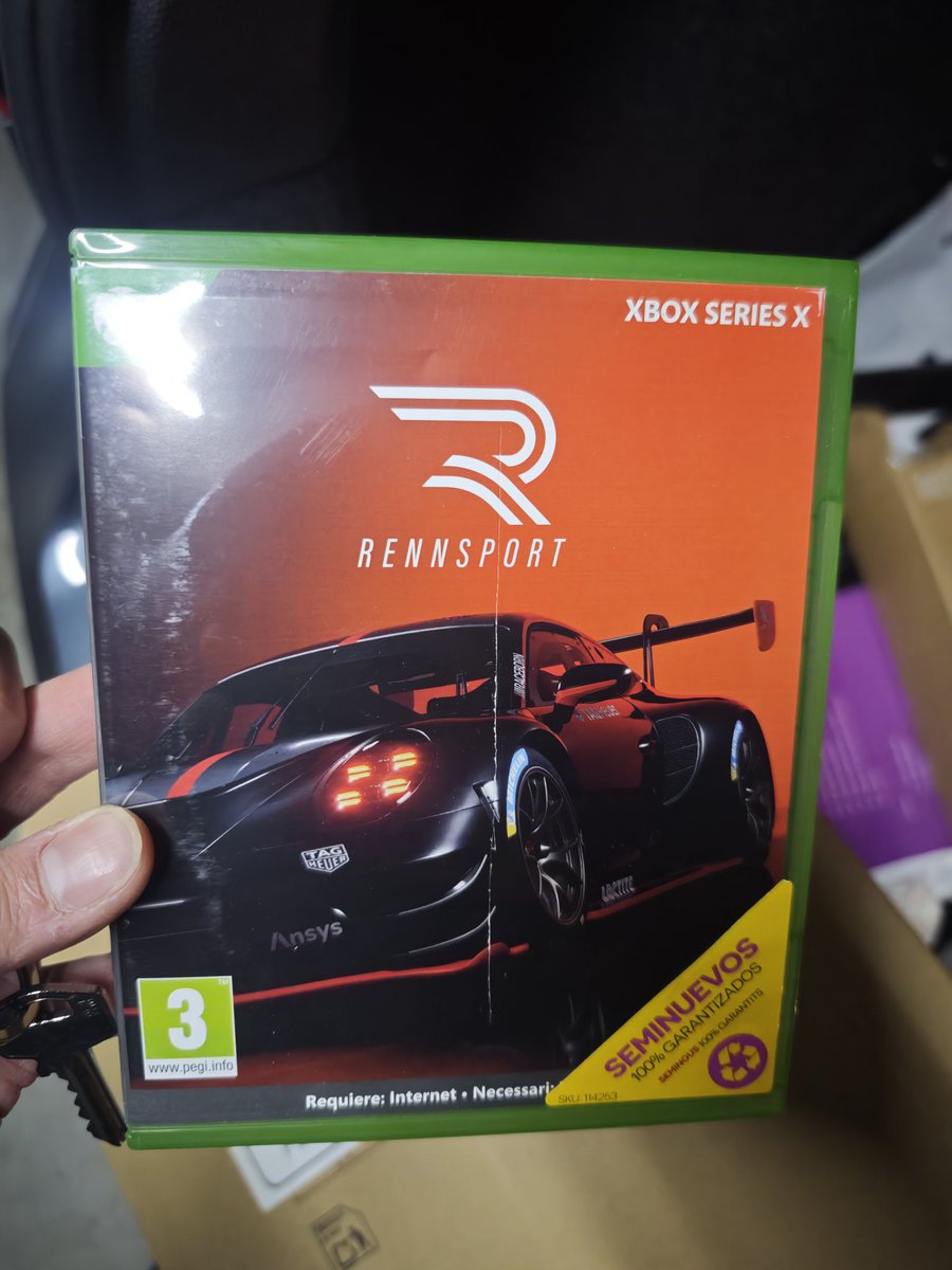 PabloValem's tweet photo. @GAME_SAC aprovechando el 2x1 de Segunda Mano Xbox he pedido dos juegos y uno de estos ha llegado tal que así. Con una raja de arriba abajo. Ya os digo que no ha sido cosa mia puesto que venían en un sobre.Alguna solución? https://t.co/GTuo95BUK2